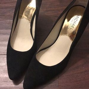 Michael Kors Black Suede Pointed Toe Heel size 7.5